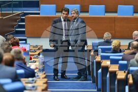 Парламент - извънредно заседание