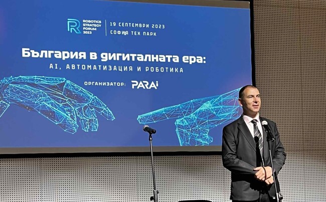 Министерство на иновациите и растежа: Зам.-министърът на иновациите проф. Ангелов откри изложение за роботи в София 