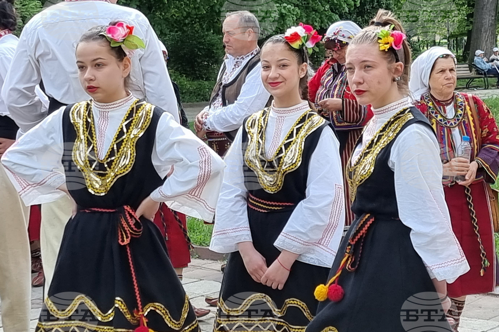 Кърджали - фолклорно надиграване „Танцувай с нас“