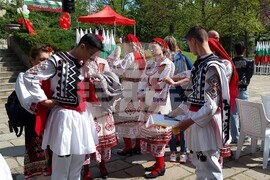 Кърджали - фолклорно надиграване „Танцувай с нас“