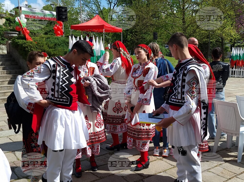 Кърджали - фолклорно надиграване „Танцувай с нас“