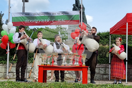 Кърджали - фолклорно надиграване „Танцувай с нас“