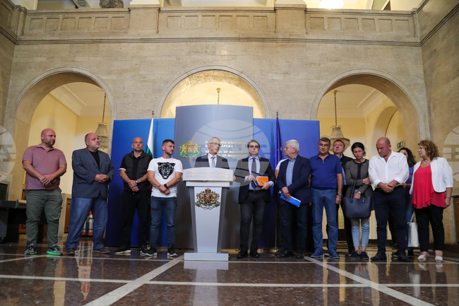 Премиер - министри - контактна група от Инициативен комитет за общонационален земеделски протест - брифинг