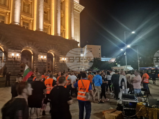 Министерски съвет - протестиращи