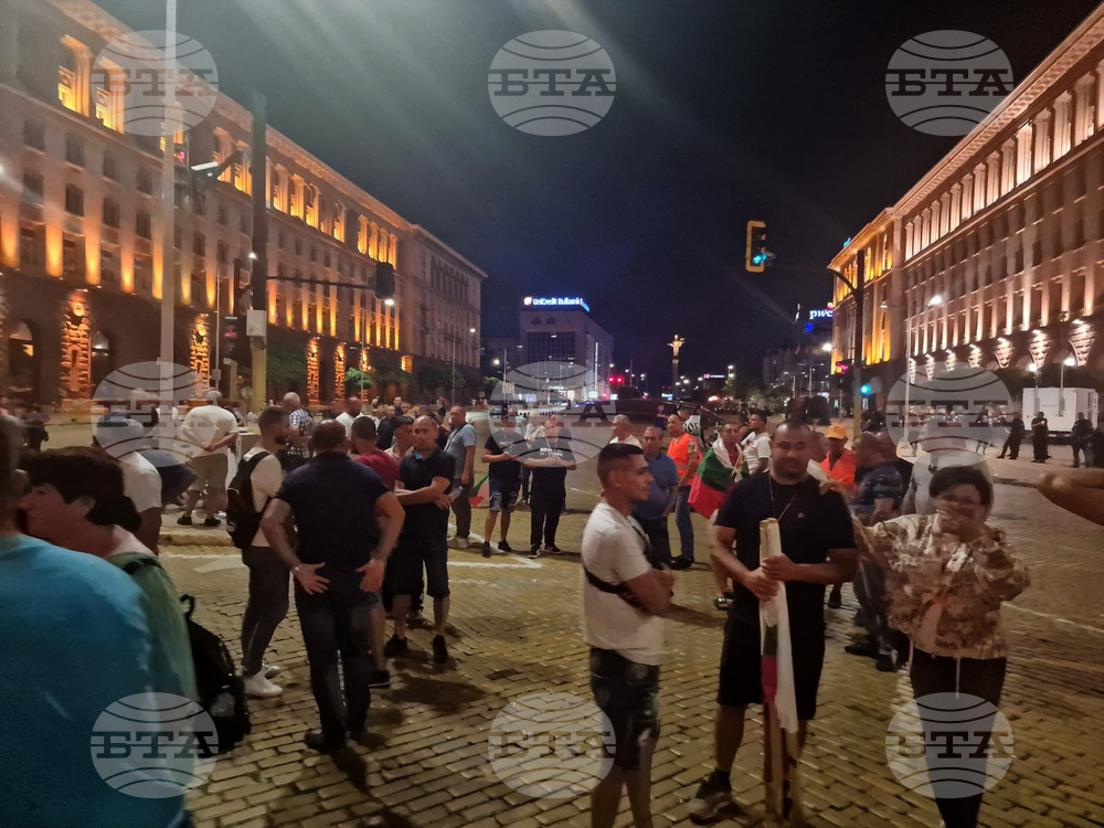 Министерски съвет - протестиращи