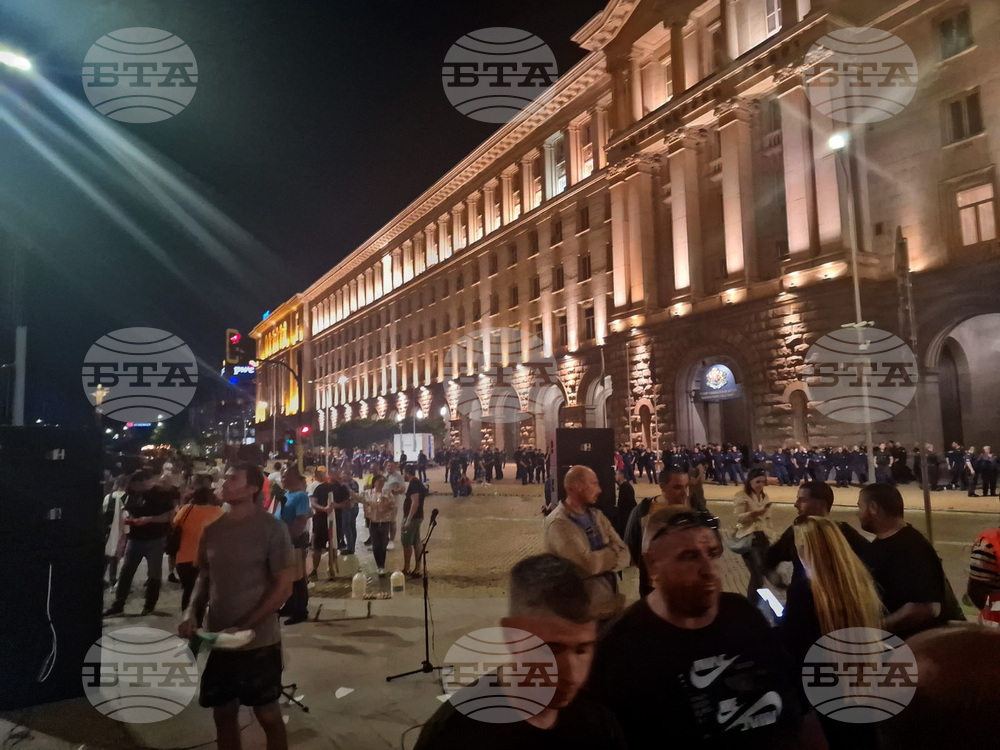 Министерски съвет - протестиращи