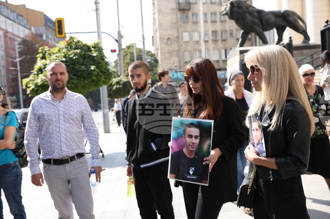 Протест - родители на загинали в ПТП деца