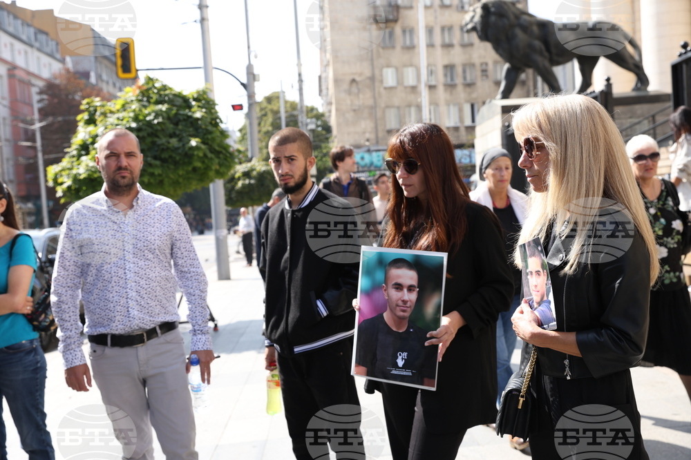 Протест - родители на загинали в ПТП деца