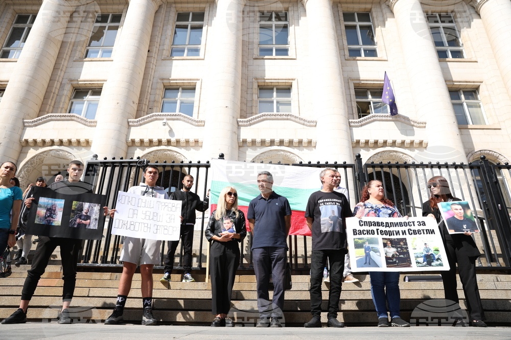 Протест - родители на загинали в ПТП деца