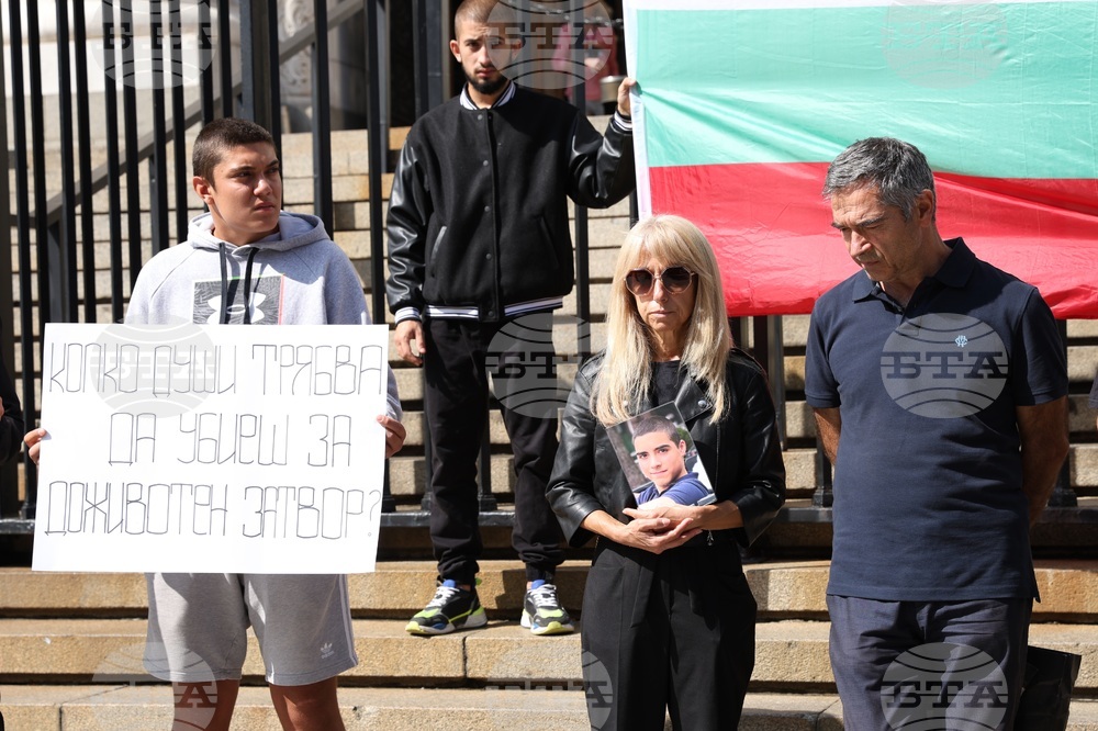 Протест - родители на загинали в ПТП деца