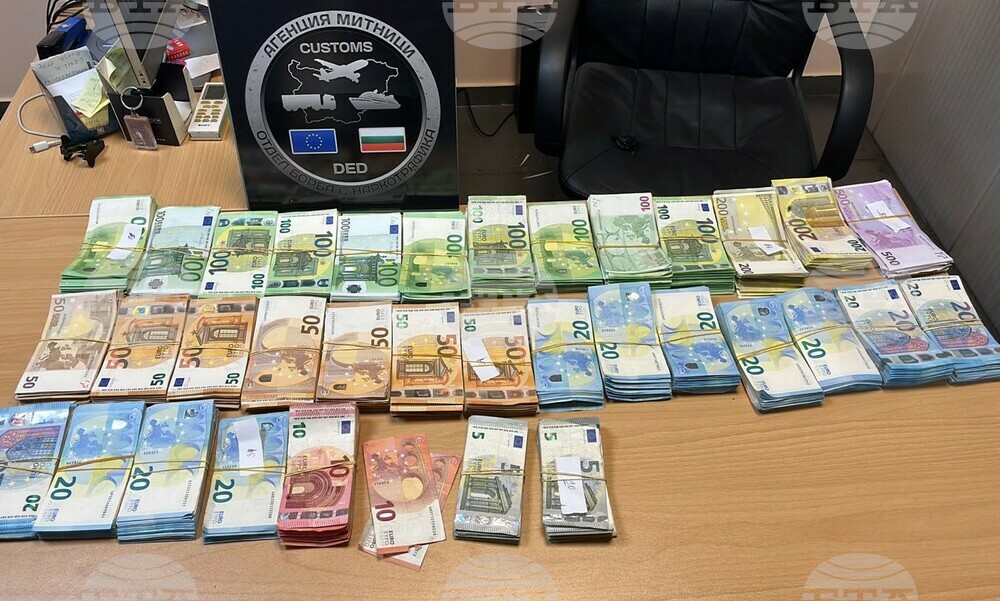 Customs Officers at Kapitan Andreevo Find Undeclared Currency Worth BGN 163,000