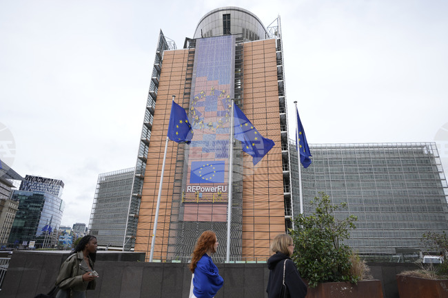 ЕК откри официално антимонополно разследване срещу „Мета“ заради ограничаването на достъпа на доставчици на ИИ до "УотсАп"