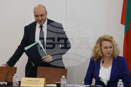 Парламент - кръгла маса