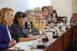 Парламент - кръгла маса