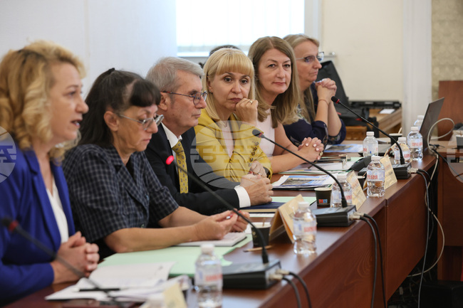 Парламент - кръгла маса