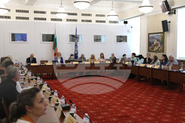 Парламент - кръгла маса