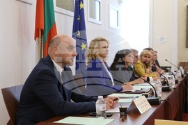 Парламент - кръгла маса