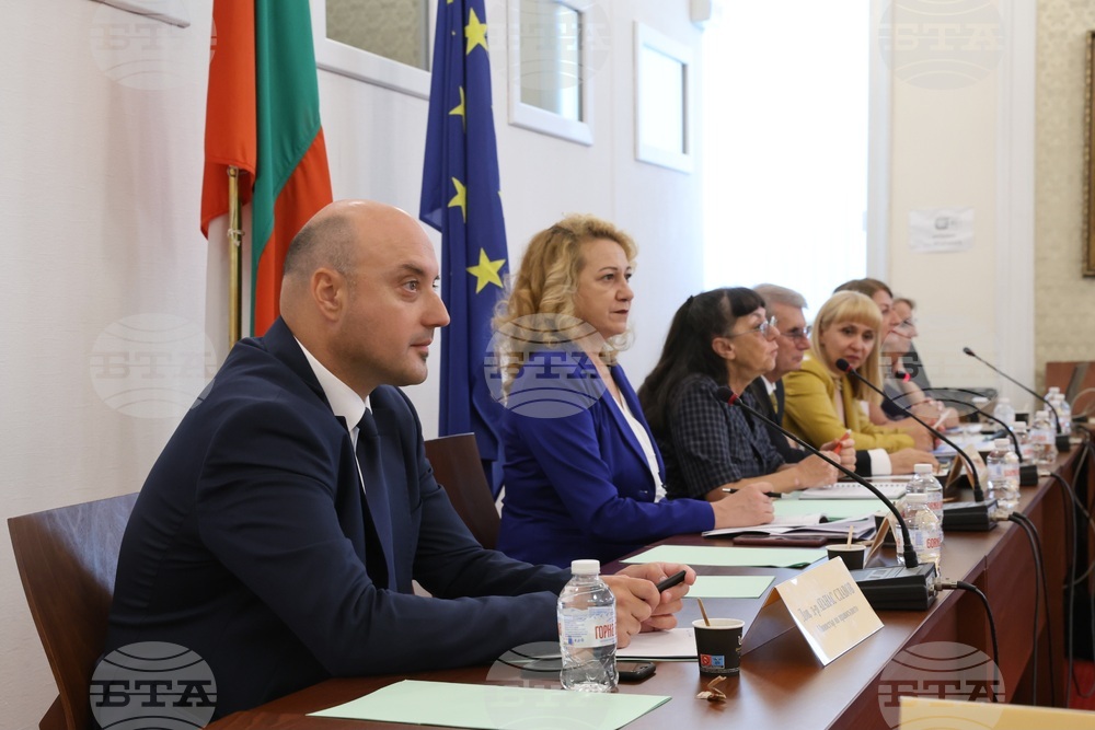 Парламент - кръгла маса