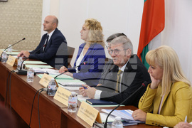 Парламент - кръгла маса