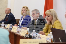 Парламент - кръгла маса