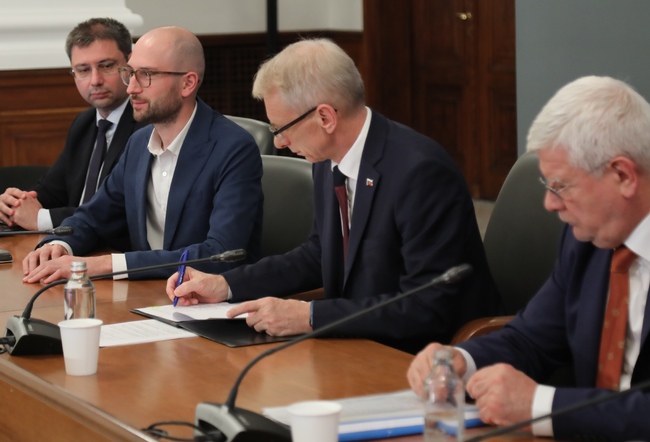 Акад. Николай Денков: Всички печелят от подписания меморандум между правителството и земеделските производители