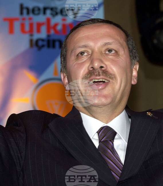 Ердоган затвори вратите за диалог с бившите си сподвижници Али Бабаджан и Ахмет Давутоглу