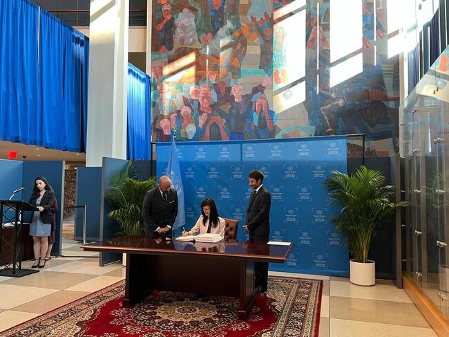 Вицепремиерът и министър на външните работи Мария Габриел подписа за България Споразумението към Конвенцията на ООН по морско право за съхранение и устойчиво използване на морското биологично разнообразие в зоните отвъд национална юрисдикция