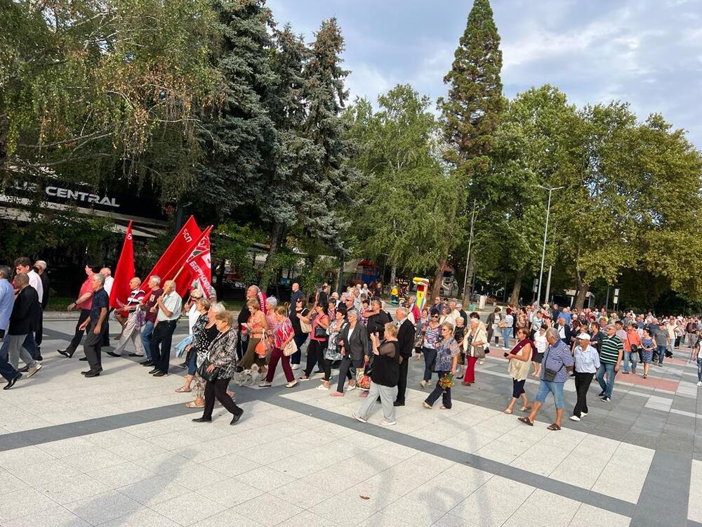 Нинова: Искат децата ни да не знаят и да не помнят - заедно няма да позволим да потъпчат българската история и паметта на героите