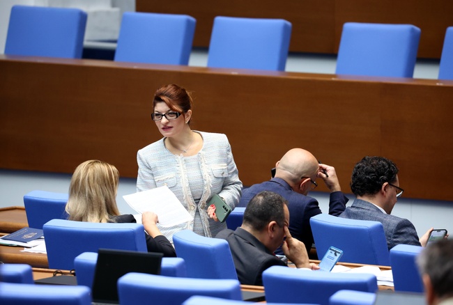 Парламентът прие окончателно на второ четене законопроекта за противодействие на корупцията