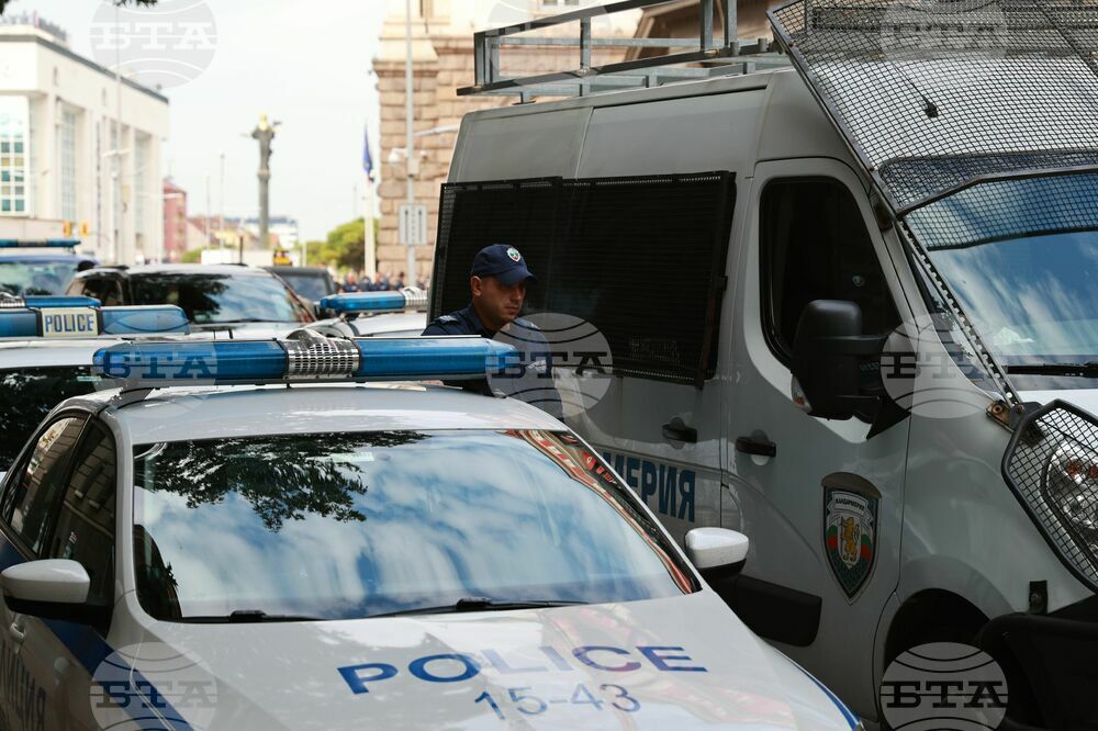 Протест - Възраждане - полиция