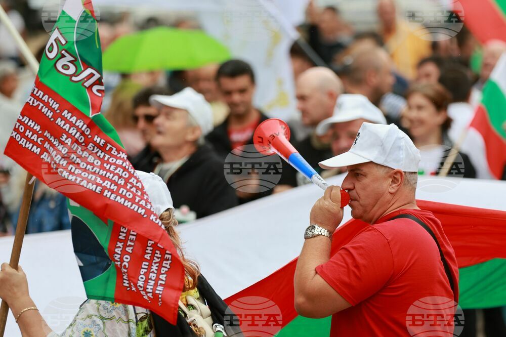 Vazrazhdane Stage Protest Demanding Government's Resignation