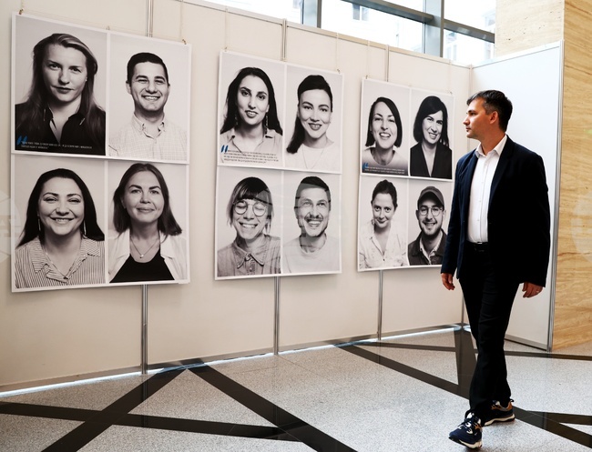 Народно събрание - По-силни от думите - изложба