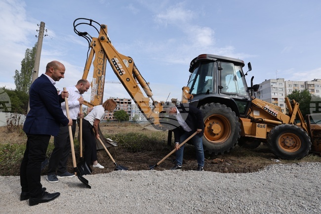 Йорданка Фандъкова - детска градина - първа копка