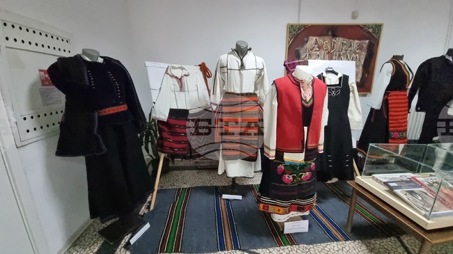 Ловеч - изложба - носии