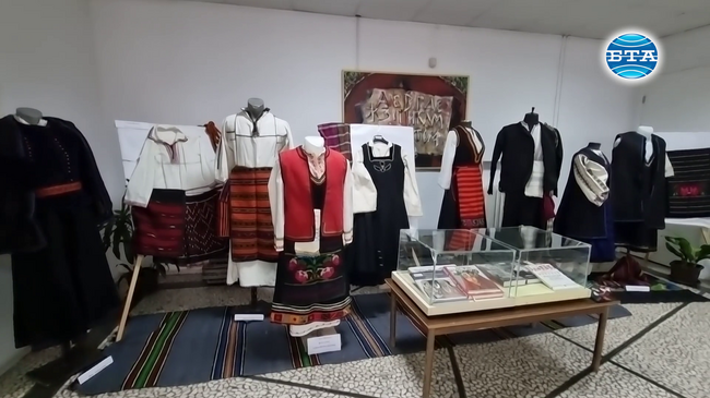 Автентични носии от Ловешко на повече от сто години са представени в изложбата „Корени от миналото – светлина в бъдещето”