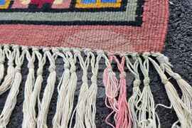 Село Медвен - изложба на килими