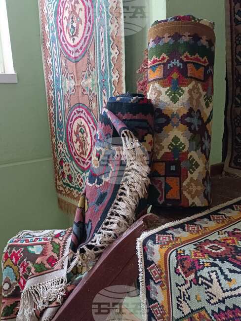 Село Медвен - изложба на килими