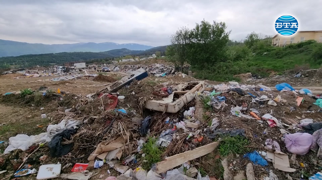 Жители на с. Радловци, община Кюстендил, готвят протест срещу незаконно сметище