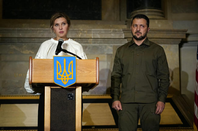 По-доброто бъдеще не идва само, заявиха украинският президент и първата дама в новогодишното си обръщение към нацията