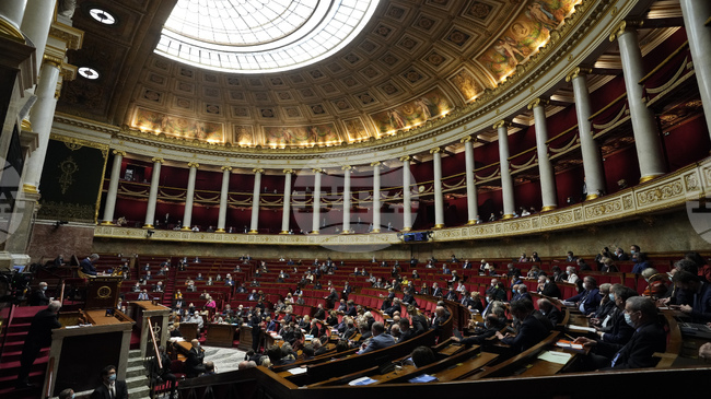 Френското правителство оцеля след вот на недоверие относно разходната част на бюджета за 2026 г.