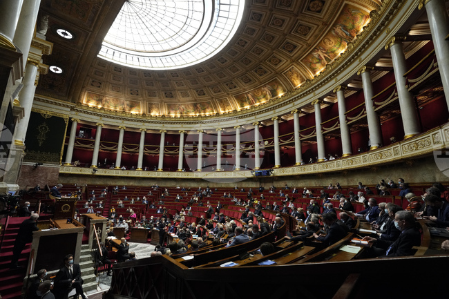 Френското правителство оцеля след два вота на недоверие за разходната част на бюджета за 2026 г.