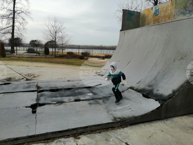 Разкриха подпалвач на рампа за скейборд при полицейска акция в Лом