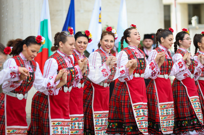 Бургас - Ден на независимостта - Фолклорен ансамбъл "Атанас Манчев" - концерт