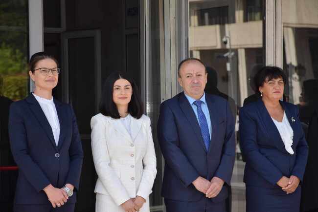 Областна администрация Видин: Областният управител Иво Атанасов и заместник областният управител Ани Арутюнян отбелязаха Деня на Независимостта на България