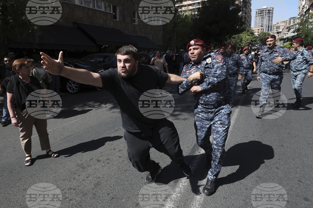 Арменската полиция задържа над 140 активисти, блокиращи улици в центъра на Ереван