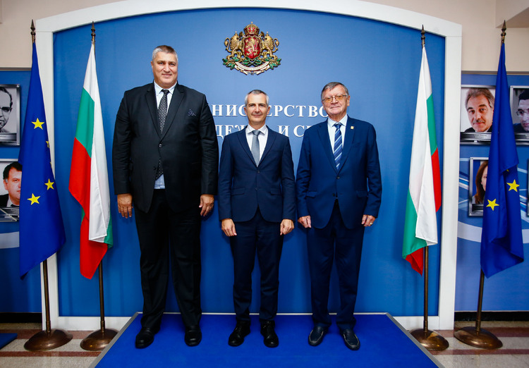Спортният министър Илиев се срещна с президентите на Европейската федерация по волейбол Буричич и на Българската федерация по волейбол Ганев