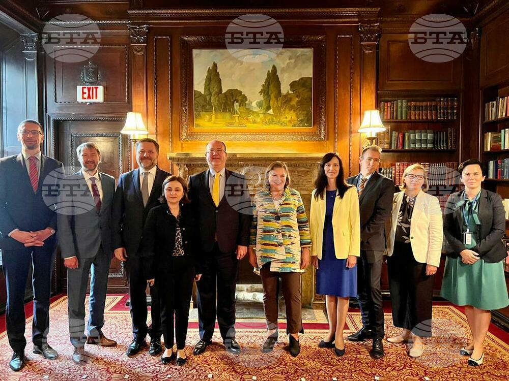 FM Gabriel Confers with Victoria Nuland, B9 Foreign Ministers in New York