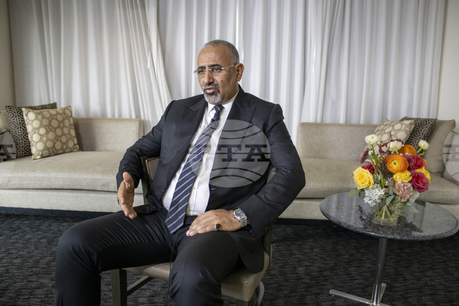 Оглавената от Саудитска Арабия коалиция твърди, че водачът на сепаратистите в Йемен е избягал в ОАЕ