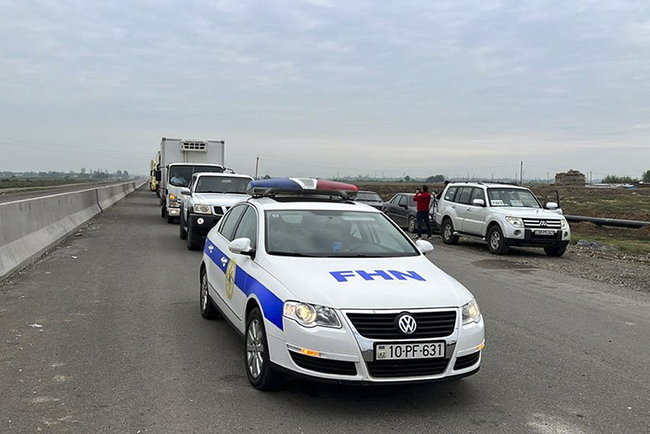Азербайджан продължава да установява контрол над Нагорни Карабах, съобщава, че арменци масово подпалват къщи в региона