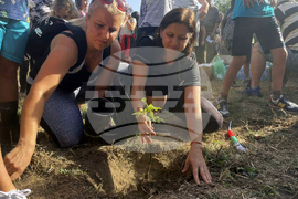 Село Бузовград - “Гората на Ванко” - дръвчета - засаждане